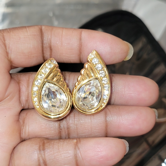 Swarovski Jewelry - Swarovski Crystals Clip Ons, Exquisite Pear-Shaped Crystal on Gold Plated Metal